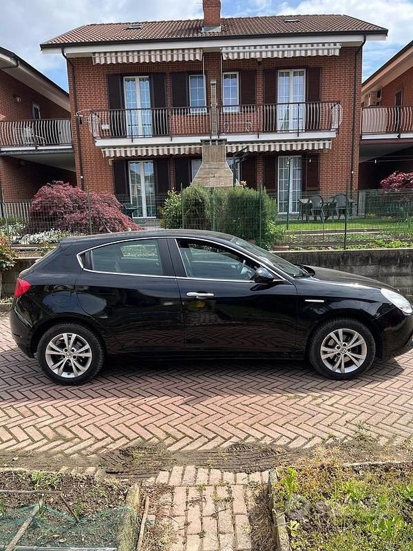 Usata Alfa Romeo Giulietta 120 CV (88 kW) 2013 Nero Utilitaria