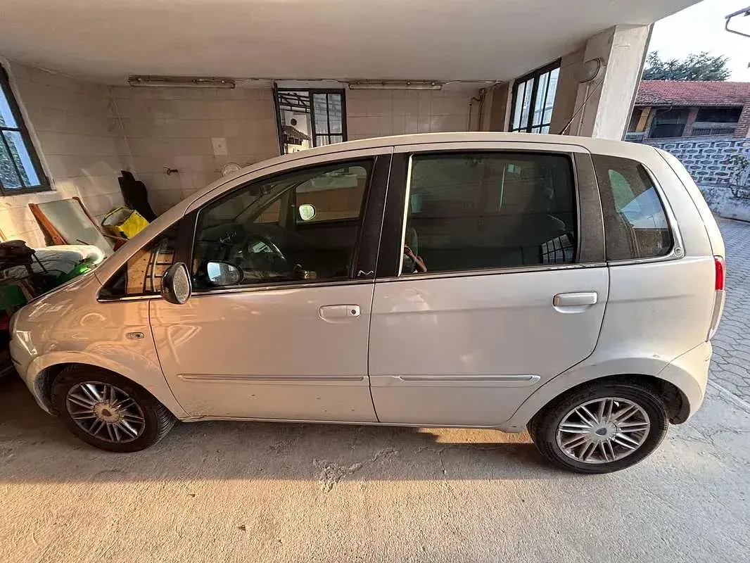 Usata Lancia Musa 90 CV (66 kW) 2011 Argento Monovolume