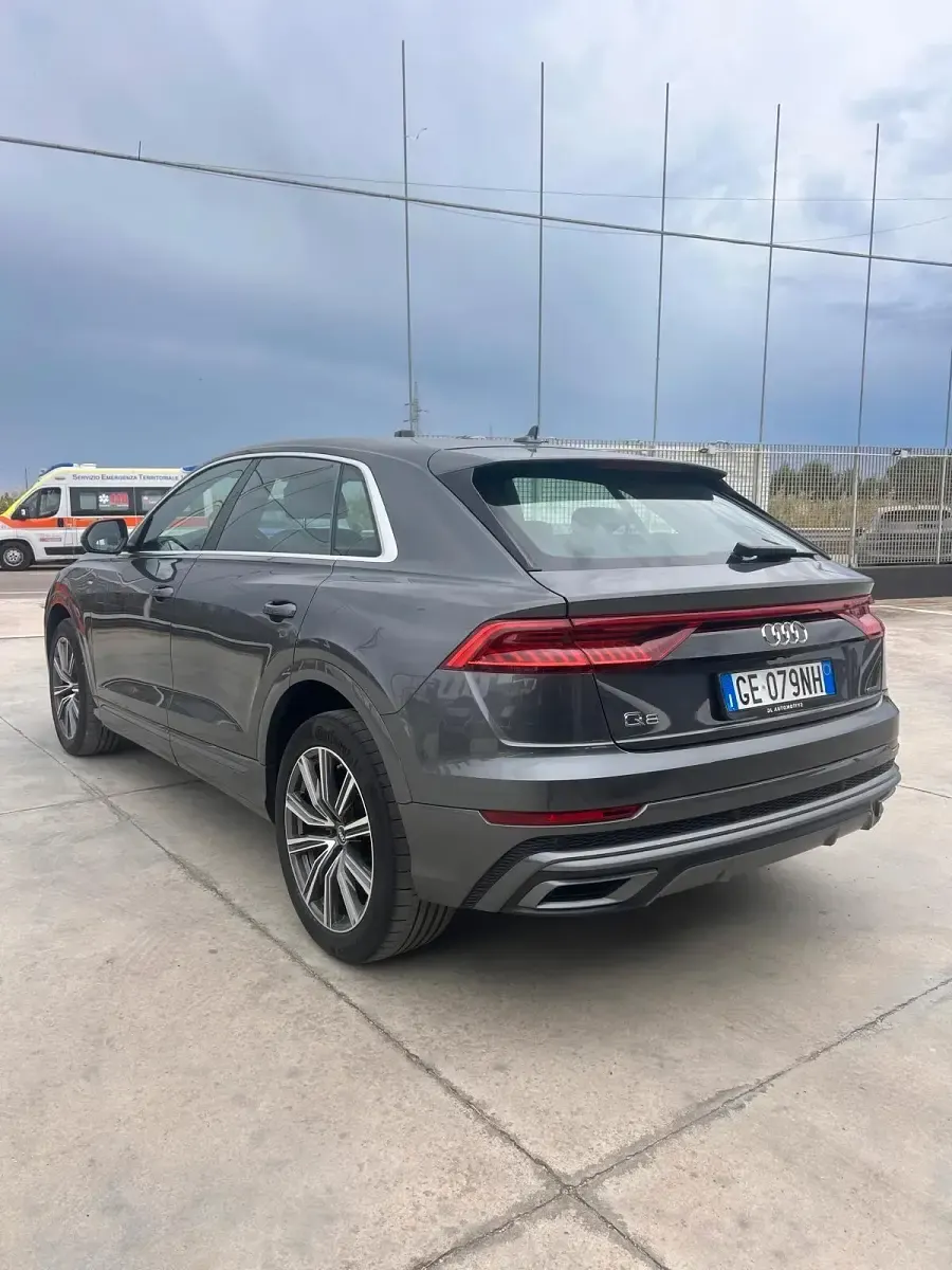 Usata Audi Q8 285 CV (209 kW) 2021 Grigio SUV