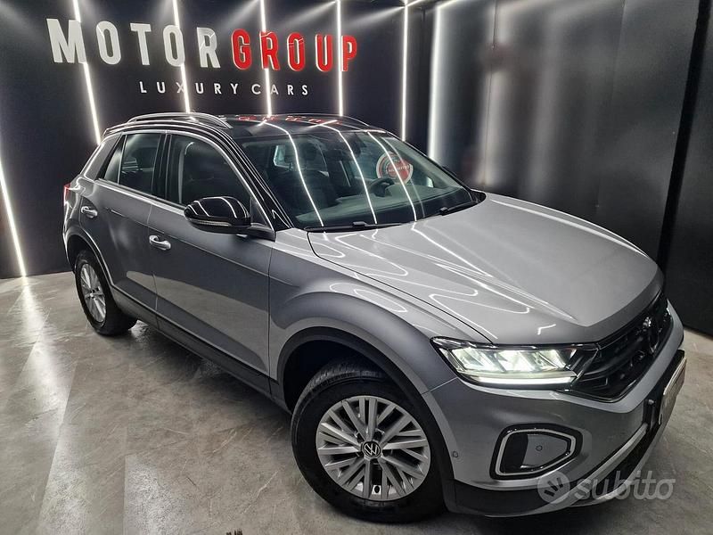 Usata VW T-Roc R-line 116 CV (85 kW) 2025 Grigio SUV