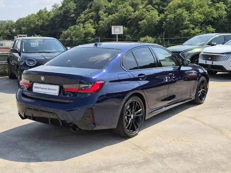 Usata BMW 330 M Sport 286 CV (210 kW) 2023 Blu scuro Utilitaria