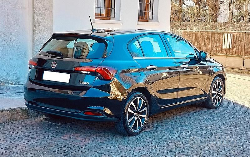 Usata Fiat Tipo Lounge 95 CV (69 kW) 2019 Nero Berlina