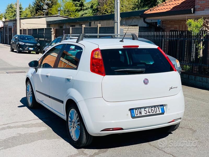 Usata Fiat Grande Punto 90 CV (66 kW) 2009 Bianco Utilitaria