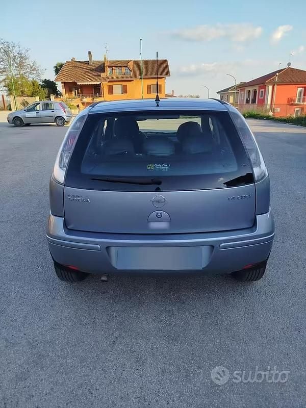 Usata Opel Corsa 69 CV (50 kW) 2006 Grigio Utilitaria