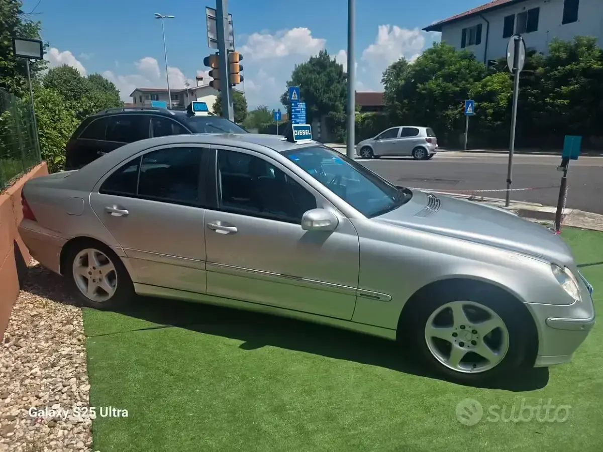 Usata Mercedes C220 Elegance 143 CV (105 kW) 2001 Grigio Berlina