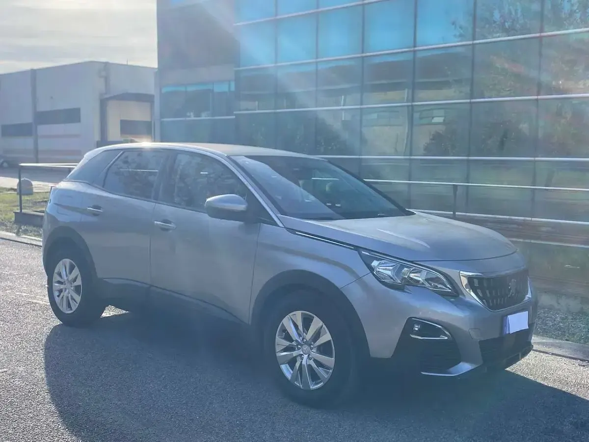 Usata Peugeot 3008 Business-Line 120 CV (88 kW) 2017 Grigio SUV