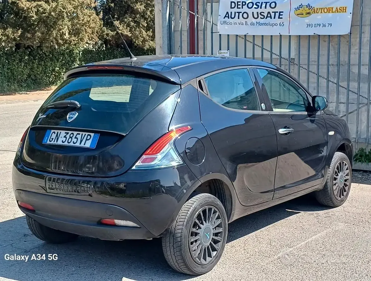 Usata Lancia Ypsilon Silver 80 CV (58 kW) 2013 Nero Utilitaria