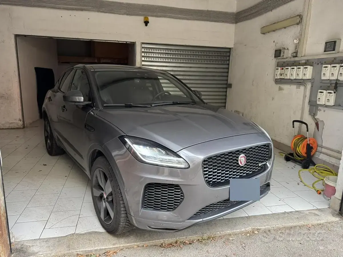 Usata Jaguar E-Pace R-Dynamic 150 CV (110 kW) 2019 Grigio SUV