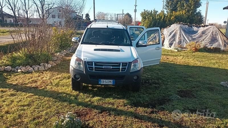 Usata Isuzu D-Max 163 CV (119 kW) 2010 Bianco Cabrio