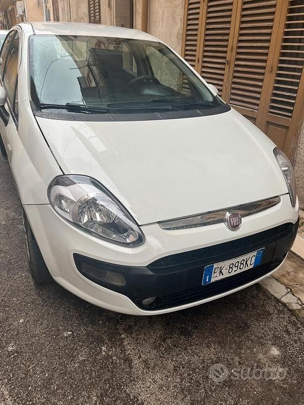 Bianco Usata 2011 Fiat Grande Punto Due volumi | 3999 € (Buon prezzo) - Immagine 1/4