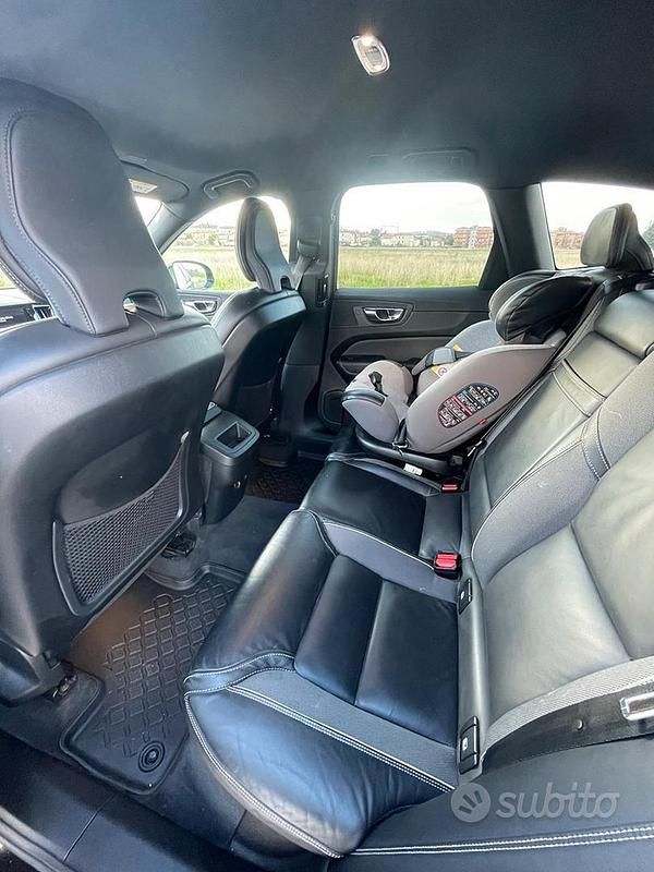 Usata Volvo XC60 R-Design 197 CV (144 kW) 2019 Nero SUV