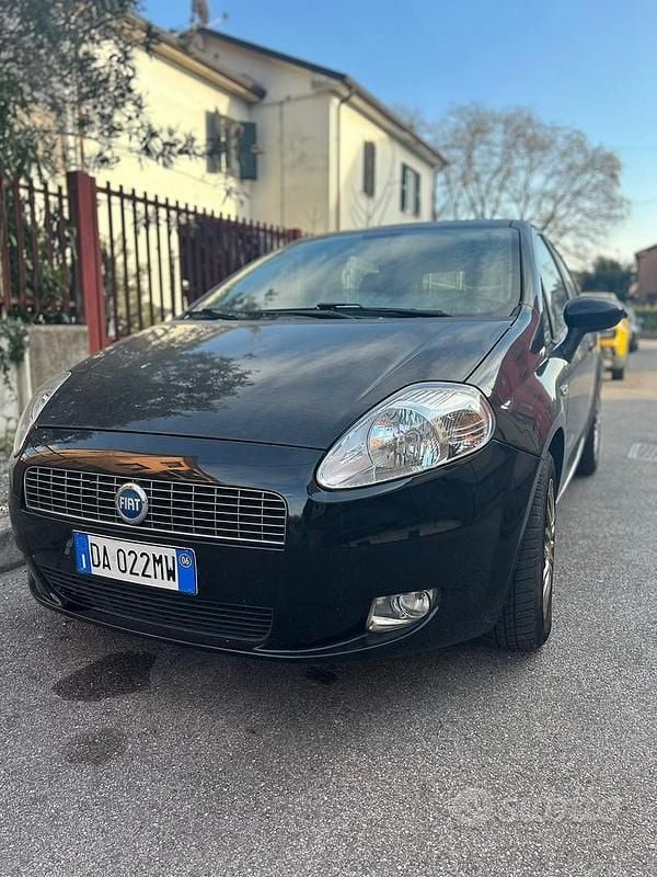 Nero Usata 2006 Fiat Grande Punto Due volumi | 1500 € (Buon prezzo) - Immagine 1/4