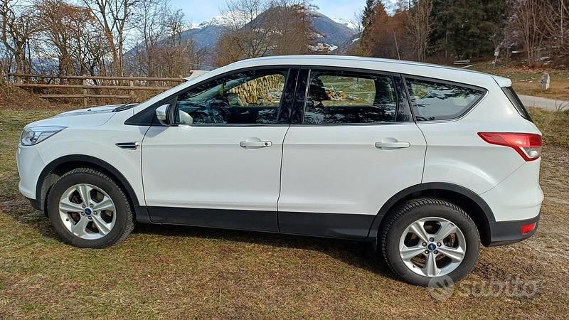 Usata Ford Kuga 140 CV (102 kW) 2014 Bianco SUV