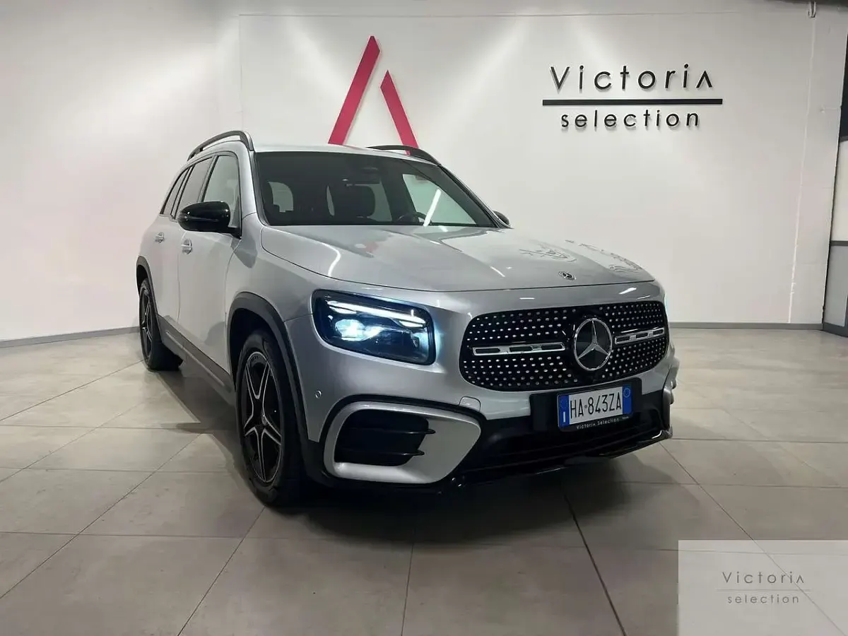 Usata Mercedes GLB200 AMG Line Premium 150 CV (110 kW) 2024 Argento SUV