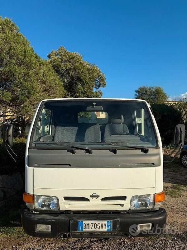 Usata Nissan Cabstar 106 CV (77 kW) 2000 Bianco Pick-up