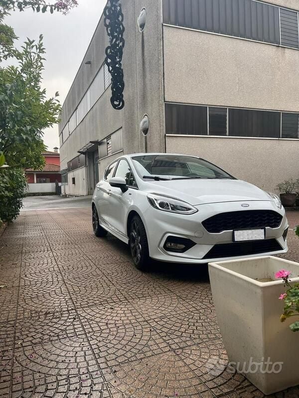 Usata Ford Fiesta ST-Line 86 CV (63 kW) 2018 Bianco Utilitaria