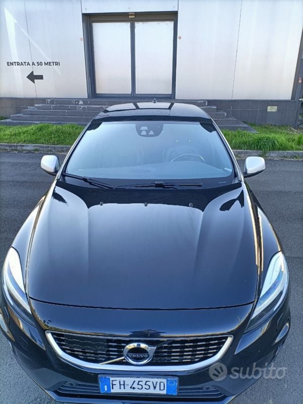 Usata Volvo V40 190 CV (139 kW) 2017 Nero Station wagon
