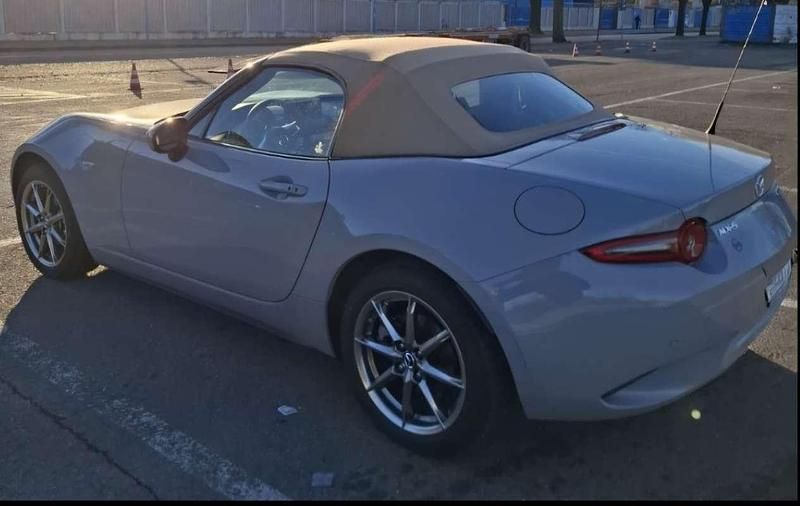 Usata Mazda MX5 Kazari 132 CV (97 kW) 2025 Argento Cabrio