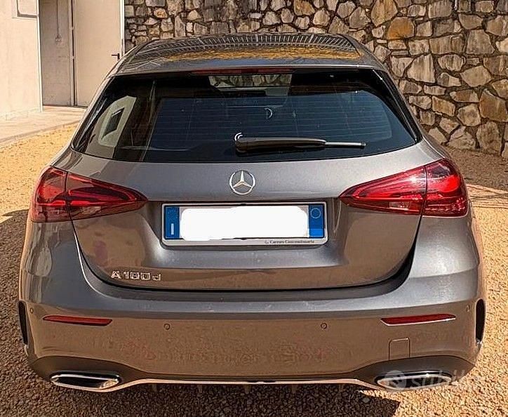 Usata Mercedes A180 AMG 136 CV (100 kW) 2023 Grigio Berlina