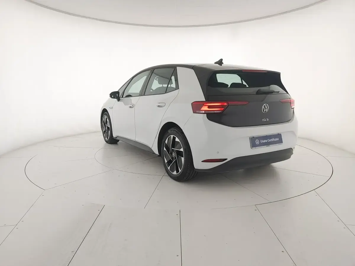 Usata VW ID.3 Pro Performance 150 kW (204 CV) 2023 Glacier white metallizzato nero Utilitaria