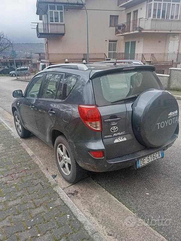 Usata Toyota RAV4 136 CV (100 kW) 2006 Grigio SUV