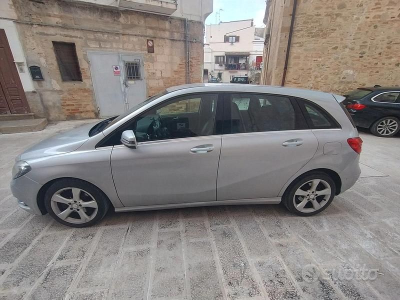 Usata Mercedes B180 Executive 2013 Grigio Monovolume