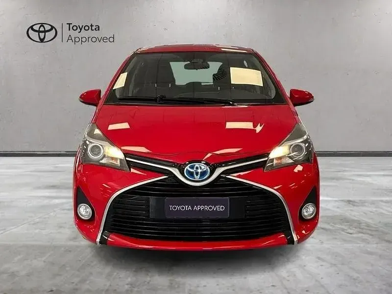 Usata Toyota Yaris Hybrid Active 101 CV (74 kW) 2017 Rosso Berlina
