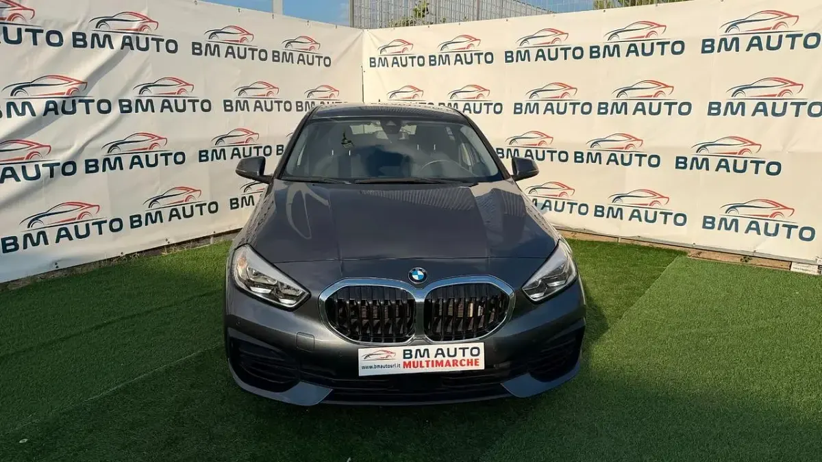 Usata BMW 116 Sport Line 116 CV (85 kW) 2020 Argento Utilitaria