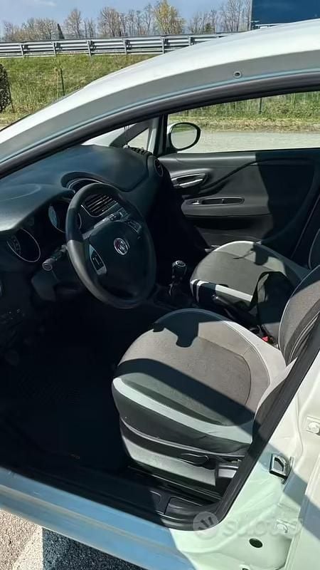 Usata Fiat Punto 77 CV (56 kW) 2012 Utilitaria