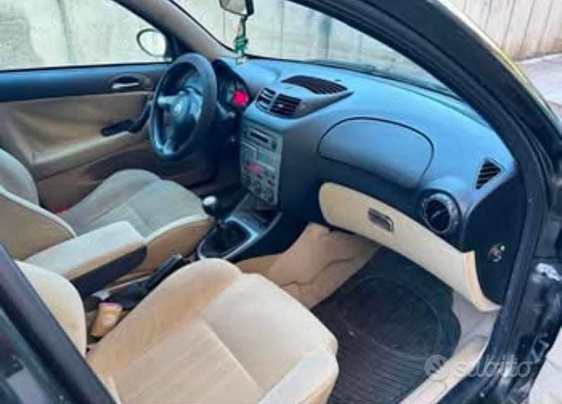 Usata Alfa Romeo 147 101 CV (74 kW) 2008 Nero Utilitaria