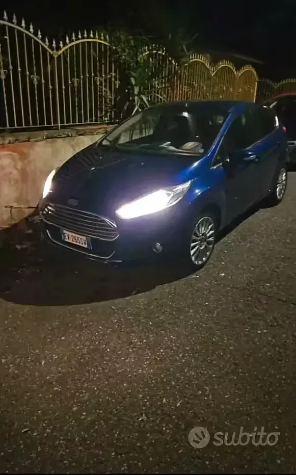 Usata Ford Fiesta 75 CV (55 kW) 2014 Bluazzurro Utilitaria