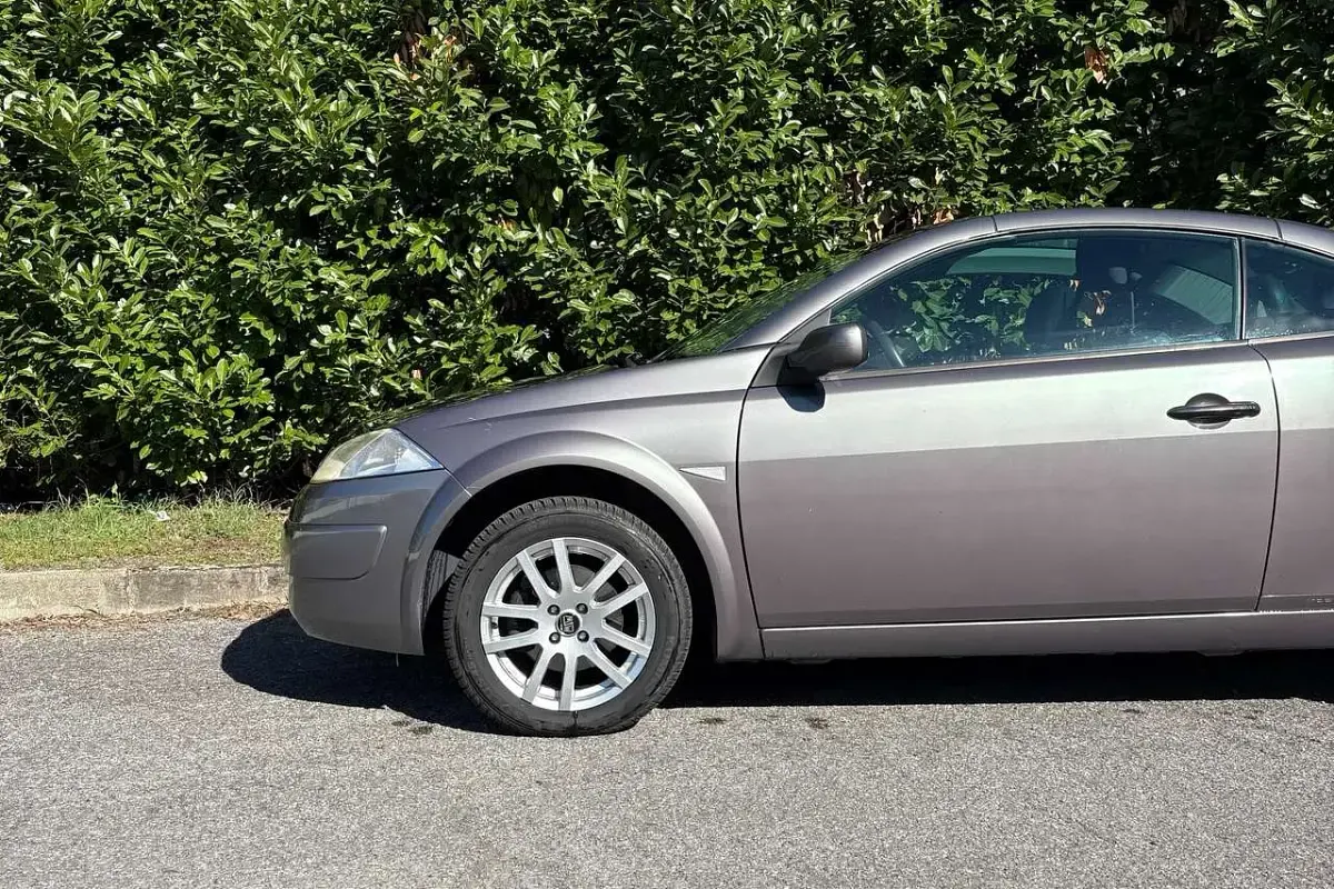 Usata Renault Mégane Cabriolet 135 CV (99 kW) 2004 Grigio Cabrio