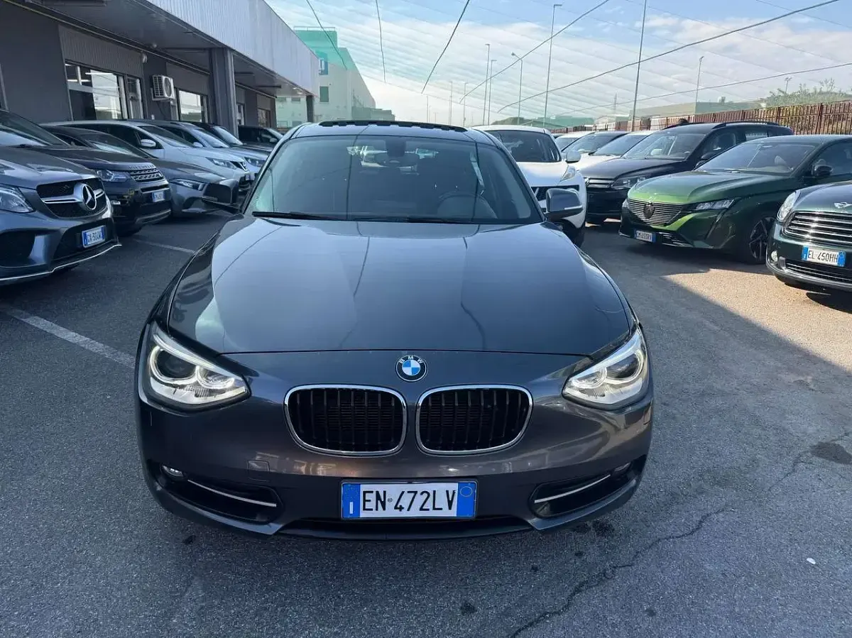 Usata BMW 118 Sport Line 143 CV (105 kW) 2012 Grigio Utilitaria