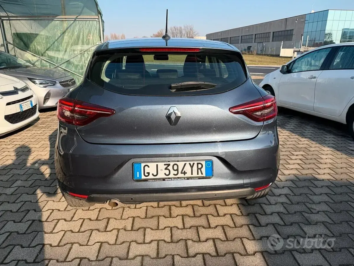 Usata Renault Clio V Business 91 CV (66 kW) 2022 Grigio Berlina