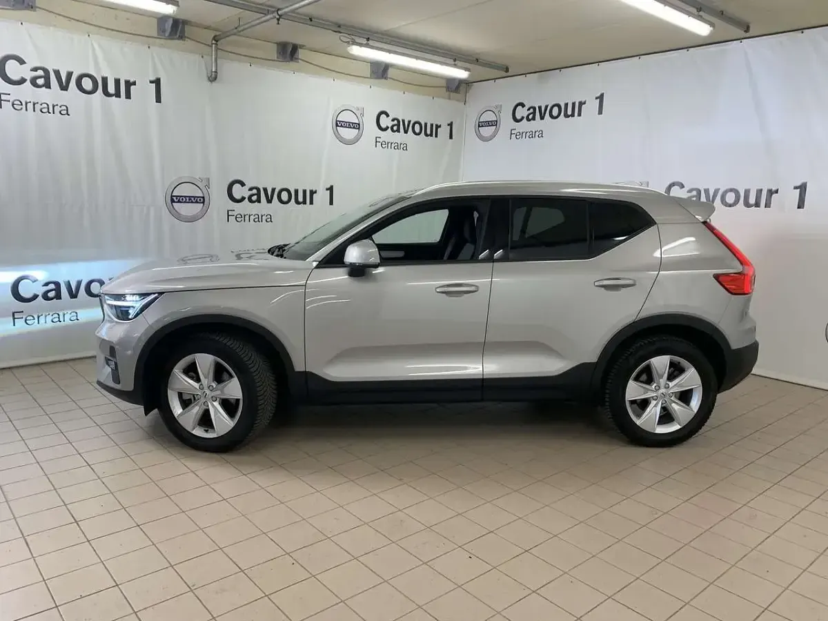 Usata Volvo XC40 Core 163 CV (119 kW) 2025 Argento SUV