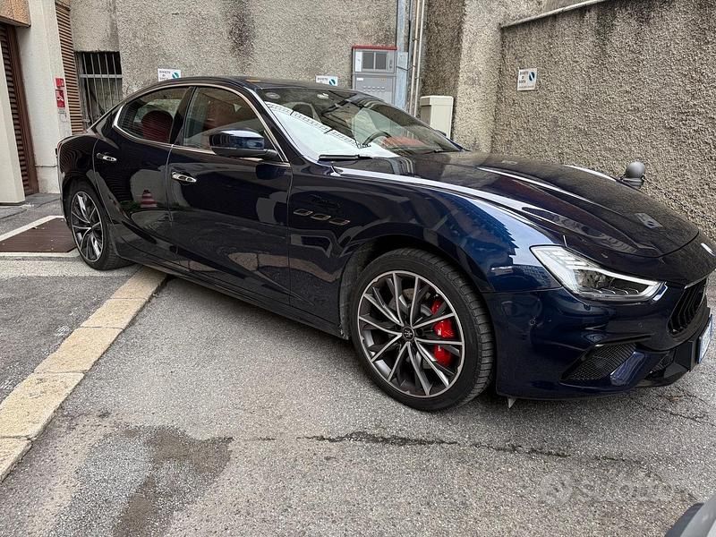 Blu Usata 2023 Maserati Ghibli Tre volumi | 67.650 € (Buon prezzo) - Immagine 1/4
