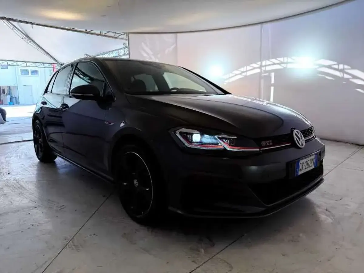 Usata VW Golf VII GTI 245 CV (180 kW) 2019 Grigio artense Berlina