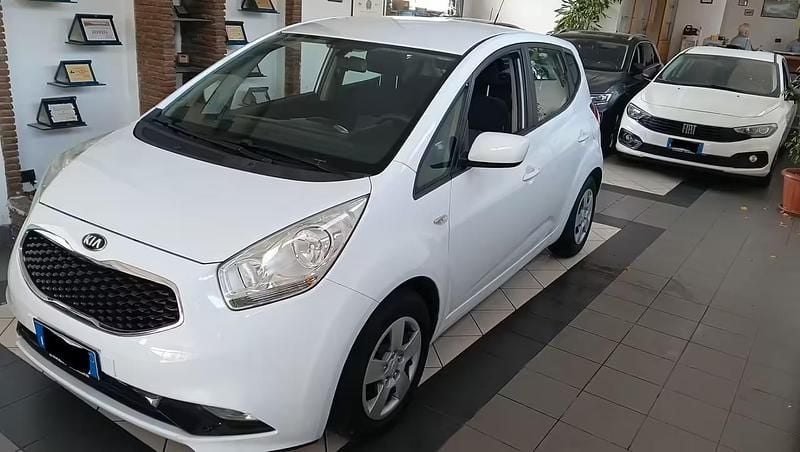 Usata Kia Venga Active 89 CV (65 kW) 2017 Bianco Utilitaria