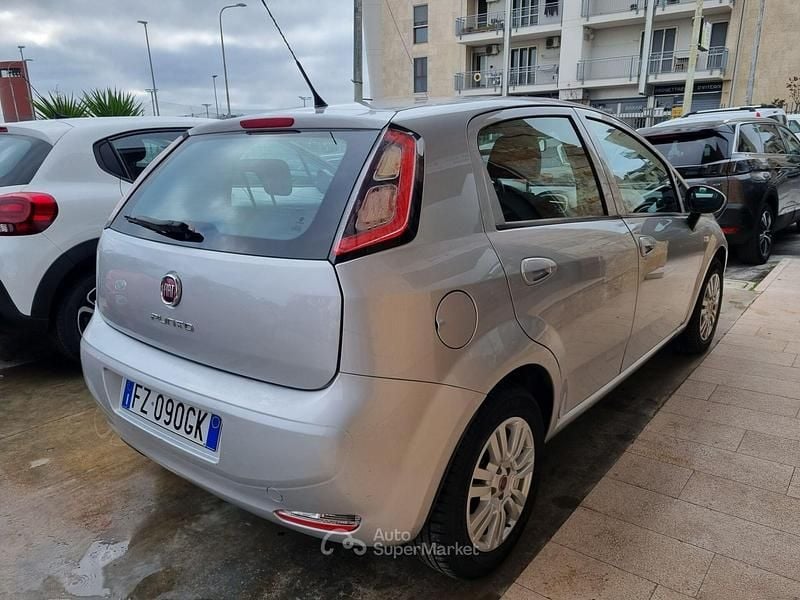 Usata Fiat Punto Lounge 77 CV (56 kW) 2016 Grigio Berlina