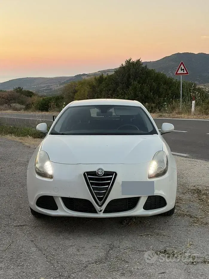 Usata Alfa Romeo Giulietta Distinctive 120 CV (88 kW) 2016 Bianco Utilitaria
