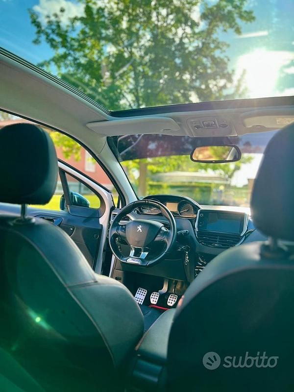 Usata Peugeot 208 120 CV (88 kW) 2016 Bianco Utilitaria