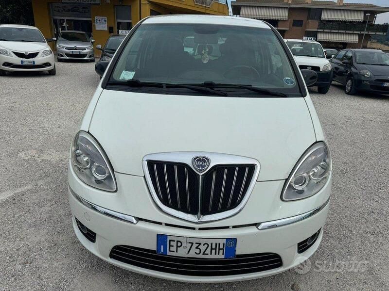 Usata Lancia Musa Gold 95 CV (69 kW) 2012 Bianco Monovolume