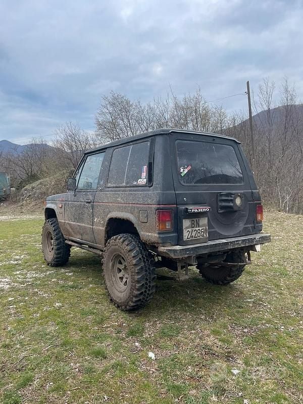 Usata Mitsubishi Pajero 1987 Nero SUV