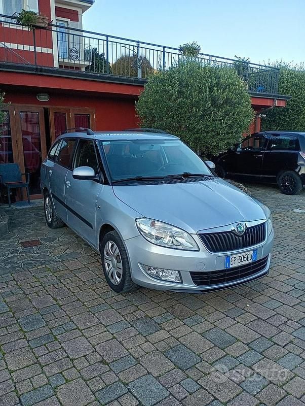 Usata Skoda Fabia 105 CV (77 kW) 2011 Grigio Berlina