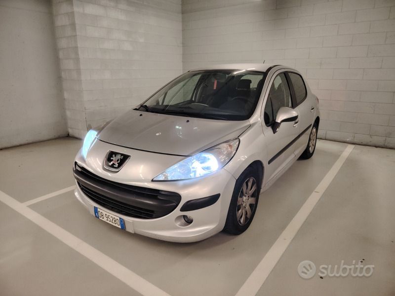 Usata 2006 Peugeot 207 Due volumi | 1900 € (Ottimo prezzo) - Immagine 1/4