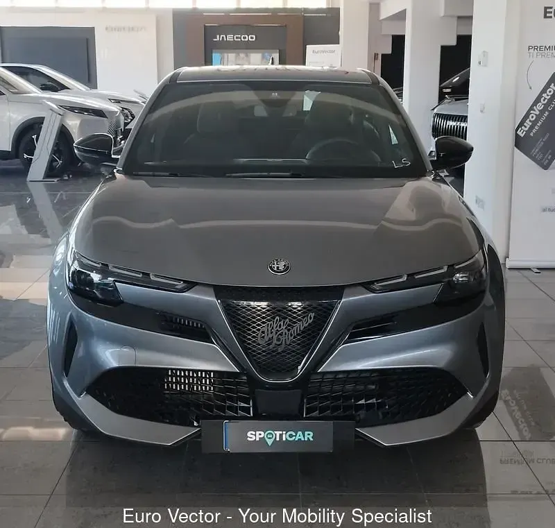 Usata Alfa Romeo Junior 145 CV (106 kW) 2025 Grigio SUV
