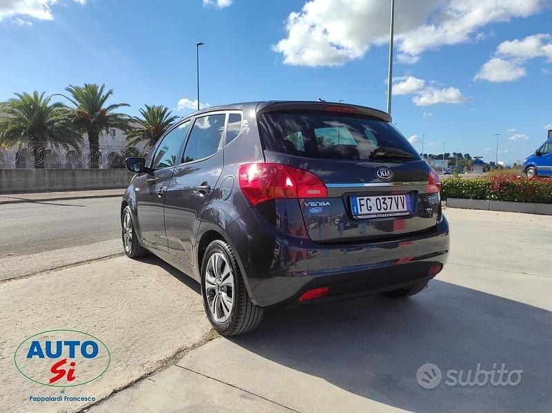 Usata Kia Venga 90 CV (66 kW) 2017 Grigio Utilitaria