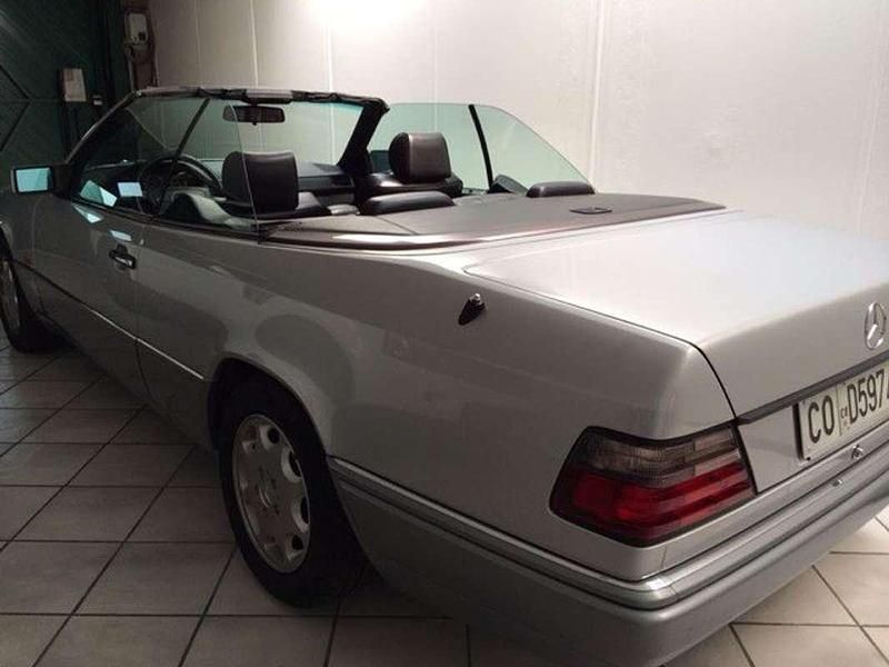 Usata Mercedes E200 136 CV (100 kW) 1994 Cabrio