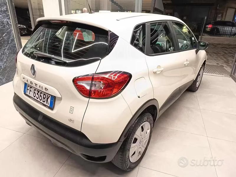 Usata Renault Captur 90 CV (66 kW) 2016 Beige SUV