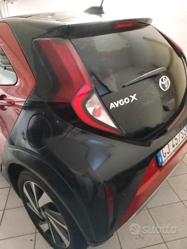 Usata Toyota Aygo X 72 CV (52 kW) 2021 Rosso SUV